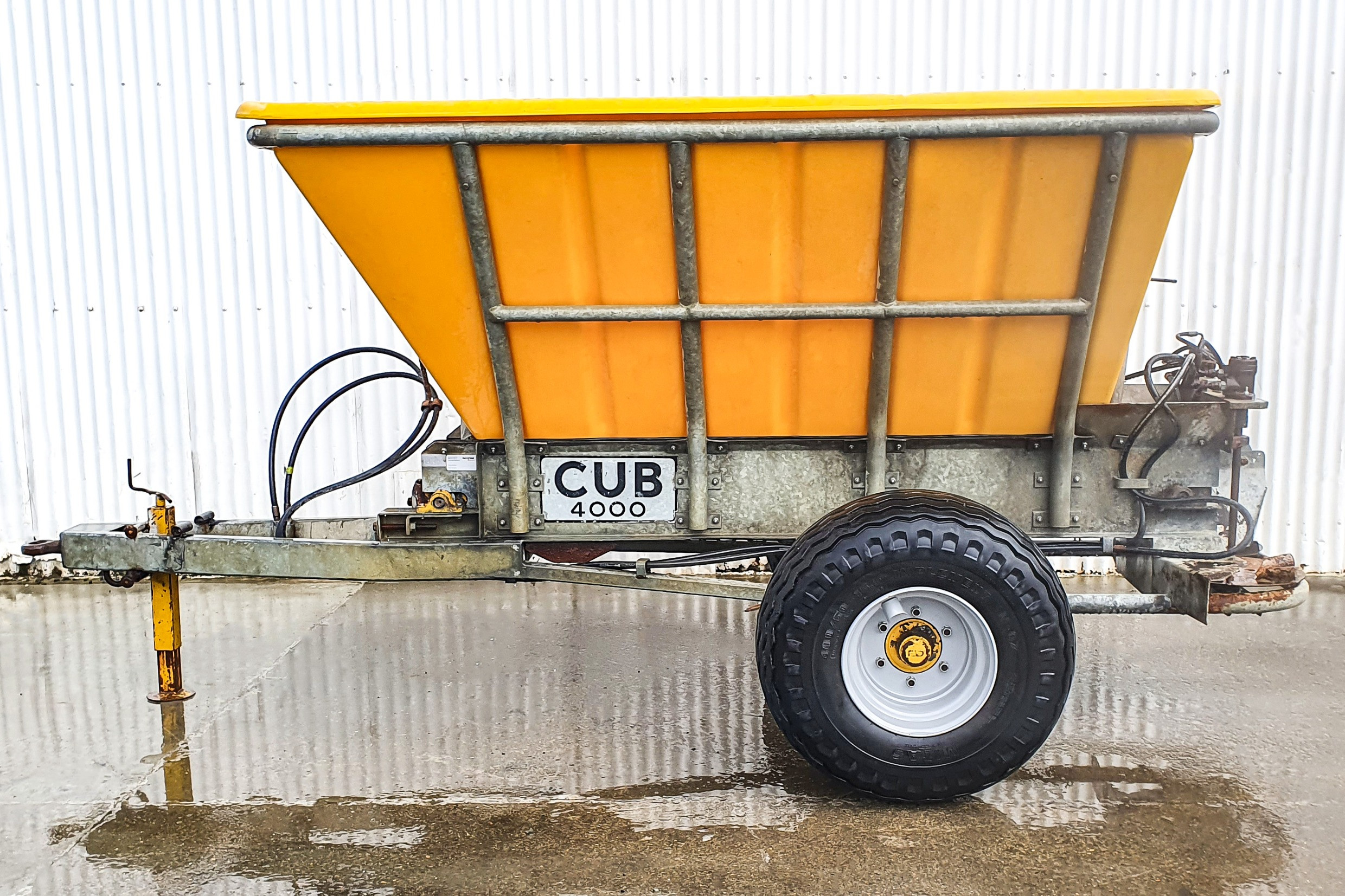 Cub 4000 single axle Bulk Fert Spreader - FarmChief