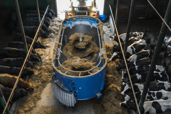 FarmChief Rhino Mixer Feeder Wagon