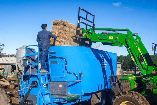 FarmChief Rhino Mixer Feeder Wagon